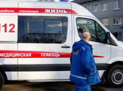 Иномарка подрезала автобус в Волжском: пострадала женщина