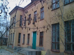 В Волжском решили продать печально известные здания