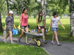 Подростки Волжского получили временную работу на лето