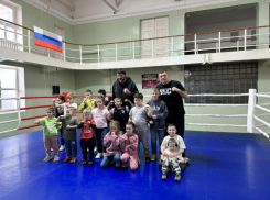 Волжане приняли участие в мастер - классе в поддержку слабослышащих детей
