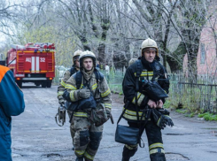 Пожарные эвакуировали людей из политеха на условном пожаре в Волжском