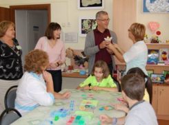 Волжских инвалидов посетил профессор из Бельгии