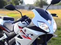 Лихач на мотоцикле протаранил «Газель» в Волжском