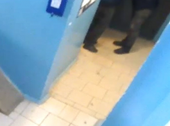 В Волжском жильцы дома на Карбышева обвиняют управляющих ТСЖ в избиении пенсионера и злоупотреблениях полномочиями