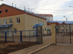В Волжском детский сад стоимостью более 132 млн затрещал по швам