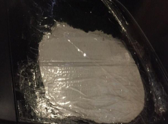 На городском пляже Волжского вскрывают автомобили