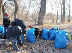 Более трех тысяч человек очистили от мусора пойму под Волжским