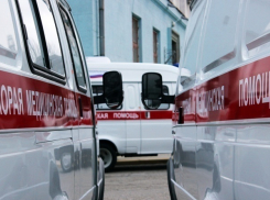 В Волжском 25-летний парень выпрыгнул из окна 9-го этажа