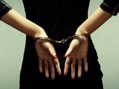 В Волжском 33-летняя директор косметического салона украла у безработной около 73 тысяч