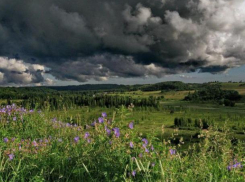 Понедельник в Волжском будет жарким, но облачным