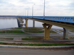 Облкомтранс не заплатил за подсветку «танцующего» моста