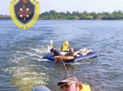 Женщину на надувном круге спасли из течения на Ахтубе под Волжским