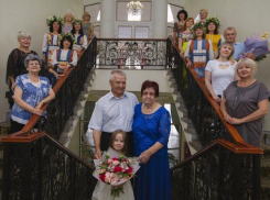 Супругов из Волжского наградили медалью «за любовь и верность»