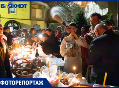 Пять языков, цвета облачений и сотни свечей: как Волжский встретил Пасху в храме Патриарха Тихона