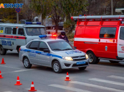 Огромная пробка образовалась из-за аварии с КАМАЗом, зерновозом и «Мерседес» в Волжском