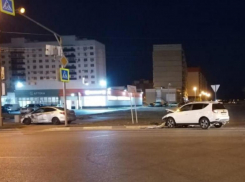 Иномарки не поделили перекресток в Волжском: есть пострадавший