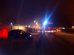 В Волжском на улице Автодорога полыхала «пятерка»