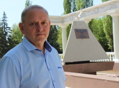 Глава Волжского Игорь Воронин поздравляет с Днем города