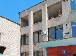 В двух школах Волжского продолжаются работы по капитальному ремонту
