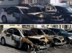 2 машины сгорели в Волгограде: хозяева ищут свидетелей поджога