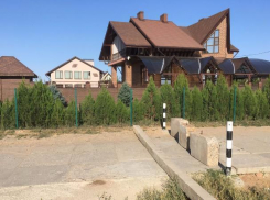 Жильцы Ахтубинской написали обращение с просьбой ограничить движение на «пьяном» участке, - председатель правления ТОС Дмитрий Григоров