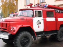 Торговый павильон в Волжском загорелся из-за короткого замыкания