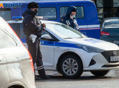 В Волжском водитель иномарки устроил ДТП на перекрестке