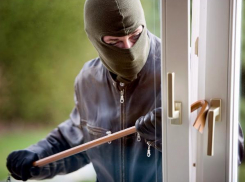 На юге Волгограда из офиса «Единой России» вор вынес технику и деньги