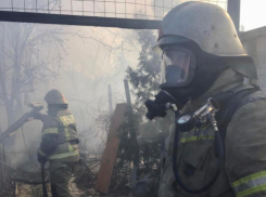 Горел дом: ночью под Волжским случился пожар