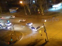 «И пусть весь мир подождёт»: неторопливый волжанин спровоцировал аварию на перекрестке