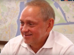 Я работал секретарем завода, - мэр Волжского