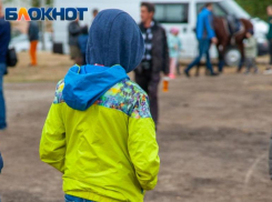 Ребенок выпил раствор белизны: медики спасают школьника в Волгоградской области