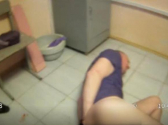 После видео с избиением осужденного началась проверка в Волгограде