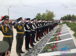 Волжане почтили память погибших воинов минутой молчания