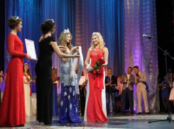 Студентка ВолГУ получила приз зрительских симпатий на конкурсе «Мисс Студенчество»