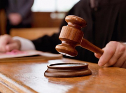 В Волжском судят мошенников, которые продали за полтора миллиона чужой автокран