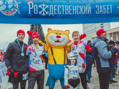 Впервые в Волжском прошел «Рождественский забег» в карнавальных костюмах