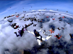 Парашютист из Волжского помог установить новый мировой рекорд в небе