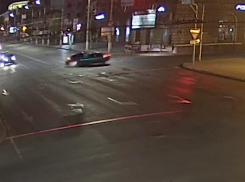 В центре Волгограда жуткое ДТП попало на видео