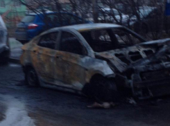 Минувшей ночью в Волжском сгорели Hyundai и Volkswagen