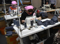 Предприятия области шьют маски для пенсионеров