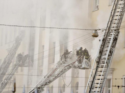 В Волжском случился пожар в многоквартирном доме на улице Карбышева
