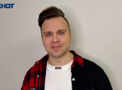 Солист группы «На-На» Михаил Игонин поздравляет жителей Волжского с наступающим Новым годом