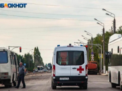 Пенсионерка травмировала голову после падения в автобусе в Волжском