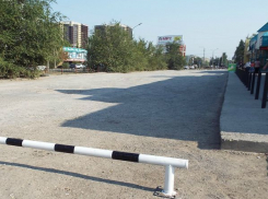 В Волжском перекрыли-таки злачную парковку у «Реала»