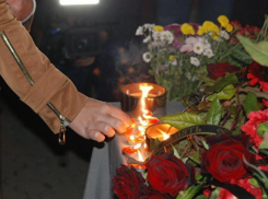 Волжане зажгли свечи в память о погибших в Керчи