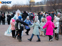 Рождество по-казачьи: народный праздник на площади Ленина в Волжском
