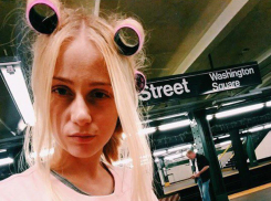 С котами и в бигудях: волжанка отожгла на Хэллоуин в Нью-Йорке 