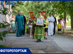 Крестный ход прошел в Волжском на Троицкие гулянья