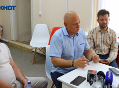 Волжские инноваторы представили свои «Сильные идеи для нового времени» главе города Игорю Воронину